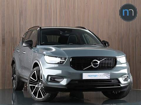 Volvo XC40 2.0 B4 MHEV Momentum Estate 5dr Petrol Hybrid Auto Euro 6 (s/s) (197 ps)