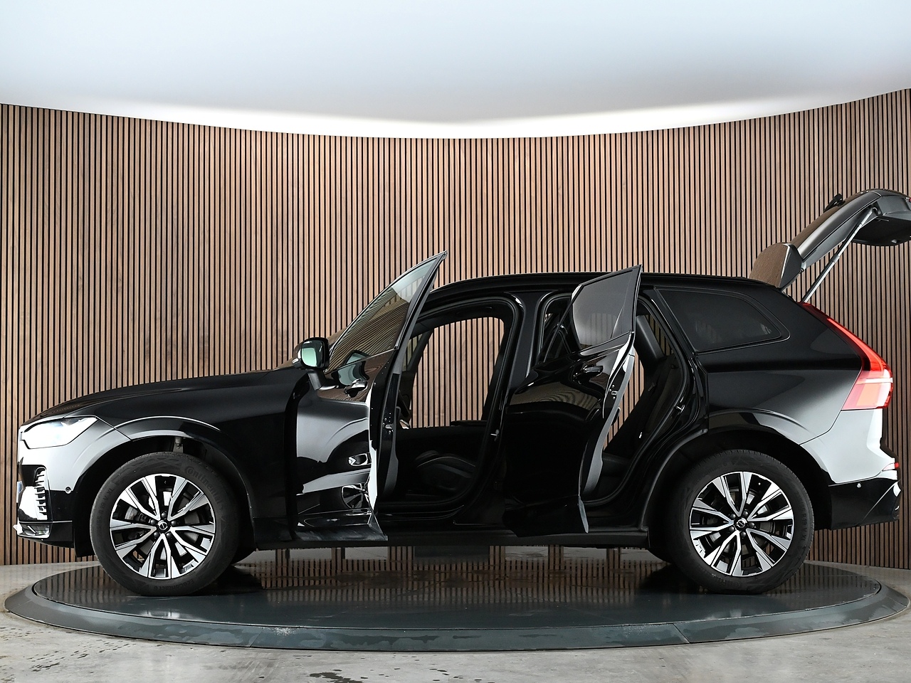 VOLVO XC60 2.0 B5 MHEV PLUS SUV 5DR PETROL HYBRID AUTO AWD EURO 6...