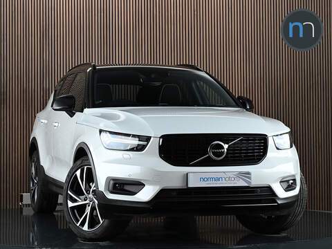 Volvo XC40 2.0 B4 MHEV Plus SUV 5dr Petrol Hybrid DCT Auto AWD Euro 6 (s/s) (197 ps)