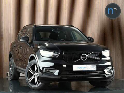Volvo XC40 2.0 B5 MHEV Plus SUV 5dr Petrol Hybrid Auto AWD Euro 6 (s/s) (250 ps)