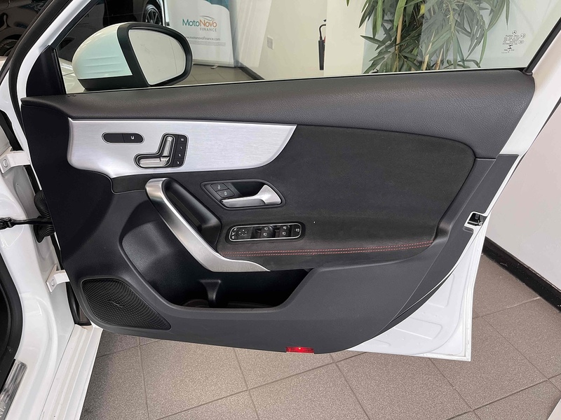 Mercedes-Benz 1.5 A180d AMG Line (Premium Plus) Hatchback 5dr Diesel 7G-DCT Euro 6 (s/s) (116 ps)