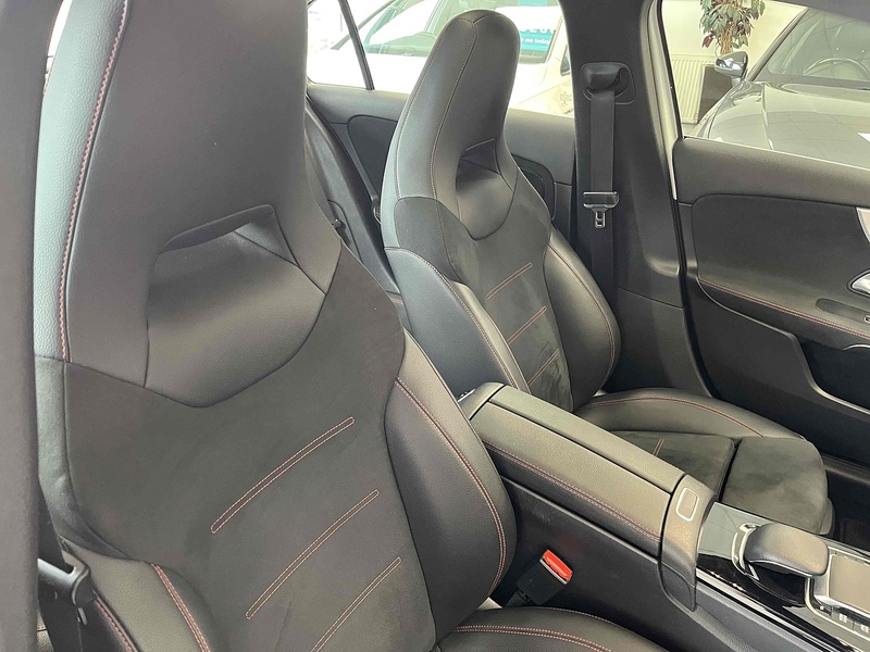 Mercedes-Benz 1.5 A180d AMG Line (Premium Plus) Hatchback 5dr Diesel 7G-DCT Euro 6 (s/s) (116 ps)