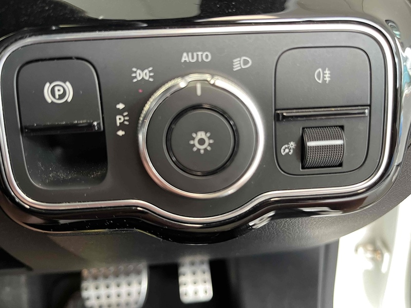 Mercedes-Benz 1.5 A180d AMG Line (Premium Plus) Hatchback 5dr Diesel 7G-DCT Euro 6 (s/s) (116 ps)