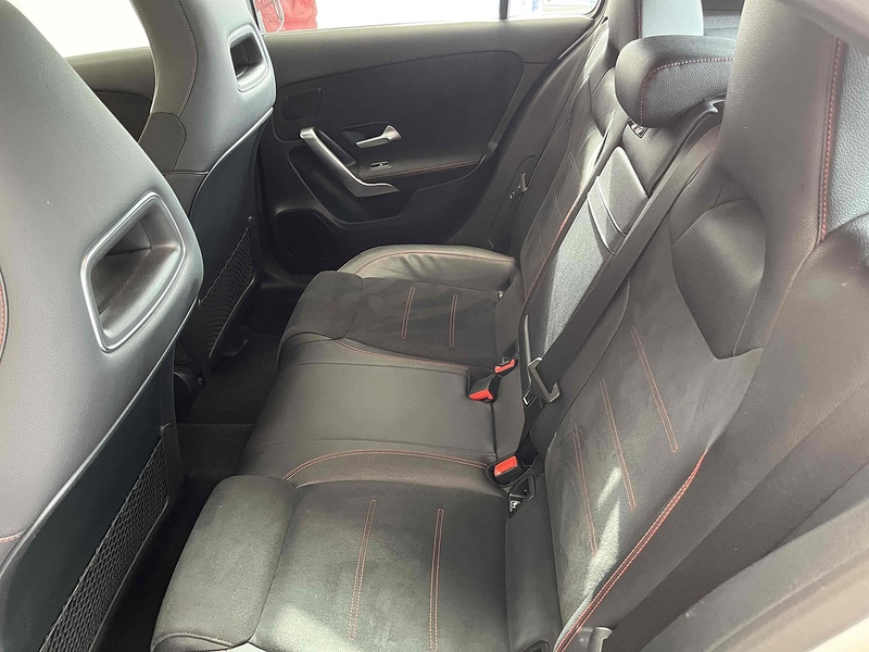 Mercedes-Benz 1.5 A180d AMG Line (Premium Plus) Hatchback 5dr Diesel 7G-DCT Euro 6 (s/s) (116 ps)