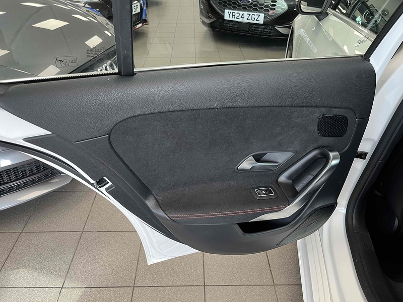 Mercedes-Benz 1.5 A180d AMG Line (Premium Plus) Hatchback 5dr Diesel 7G-DCT Euro 6 (s/s) (116 ps)