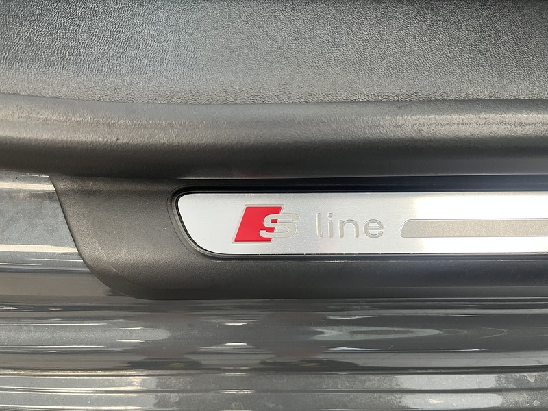 Audi 2.0 TFSI Black Edition Roadster 2dr Petrol S Tronic Euro 6 (s/s) (230 ps)