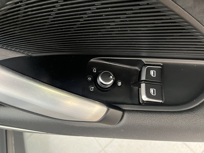 Audi 2.0 TFSI Black Edition Roadster 2dr Petrol S Tronic Euro 6 (s/s) (230 ps)