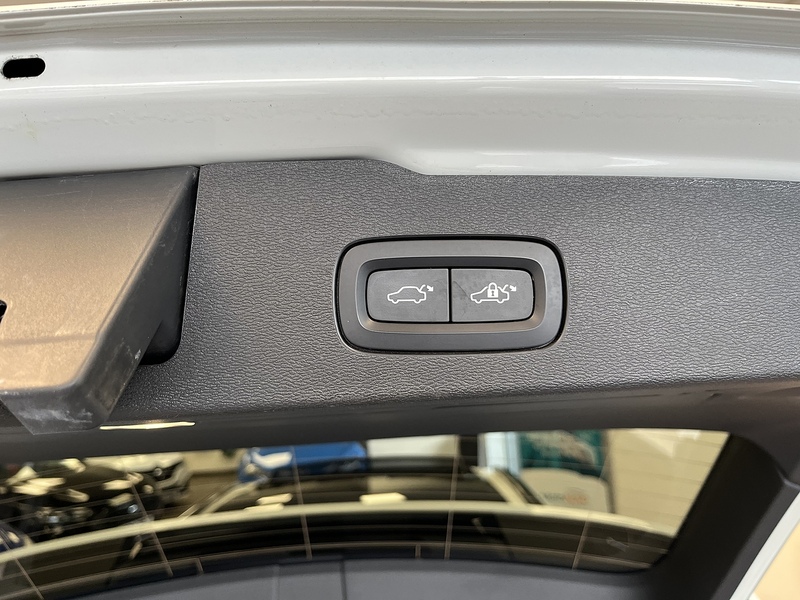 Volvo 2.0 D4 R-Design Estate 5dr Diesel Auto Euro 6 (s/s) (190 ps)