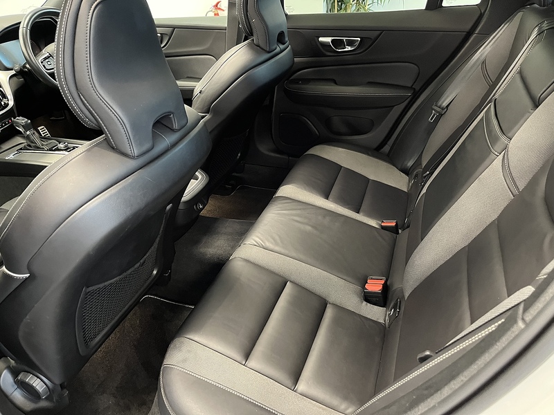 Volvo 2.0 D4 R-Design Estate 5dr Diesel Auto Euro 6 (s/s) (190 ps)