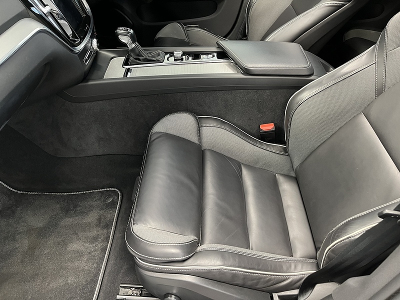 Volvo 2.0 D4 R-Design Estate 5dr Diesel Auto Euro 6 (s/s) (190 ps)