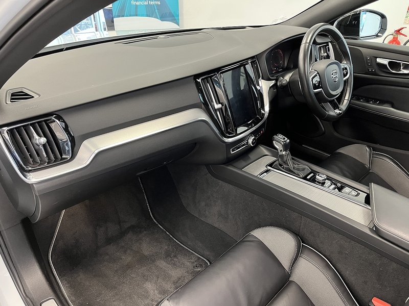 Volvo 2.0 D4 R-Design Estate 5dr Diesel Auto Euro 6 (s/s) (190 ps)