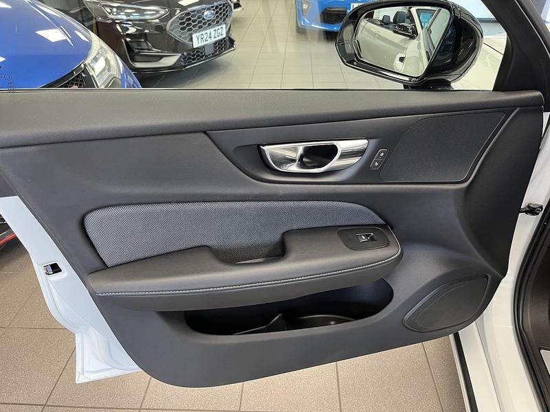 Volvo 2.0 D4 R-Design Estate 5dr Diesel Auto Euro 6 (s/s) (190 ps)