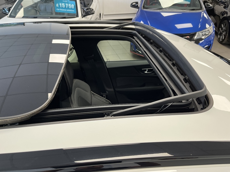 Volvo 2.0 D4 R-Design Estate 5dr Diesel Auto Euro 6 (s/s) (190 ps)