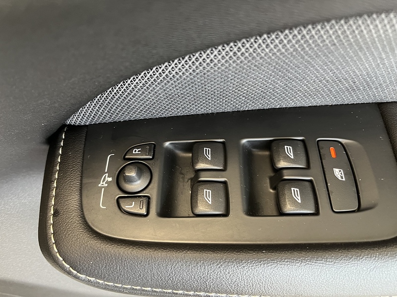 Volvo 2.0 D4 R-Design Estate 5dr Diesel Auto Euro 6 (s/s) (190 ps)