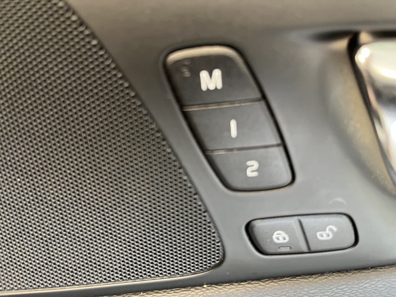 Volvo 2.0 D4 R-Design Estate 5dr Diesel Auto Euro 6 (s/s) (190 ps)