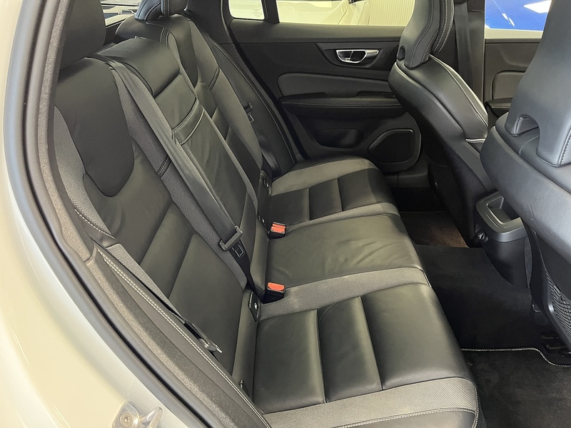 Volvo 2.0 D4 R-Design Estate 5dr Diesel Auto Euro 6 (s/s) (190 ps)