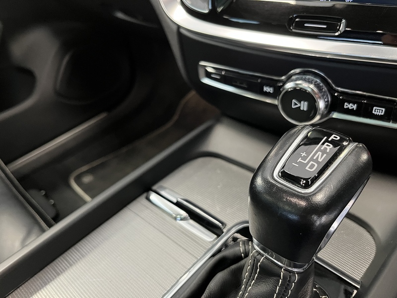 Volvo 2.0 D4 R-Design Estate 5dr Diesel Auto Euro 6 (s/s) (190 ps)