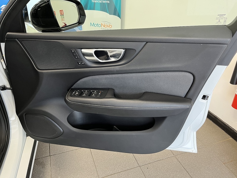 Volvo 2.0 D4 R-Design Estate 5dr Diesel Auto Euro 6 (s/s) (190 ps)