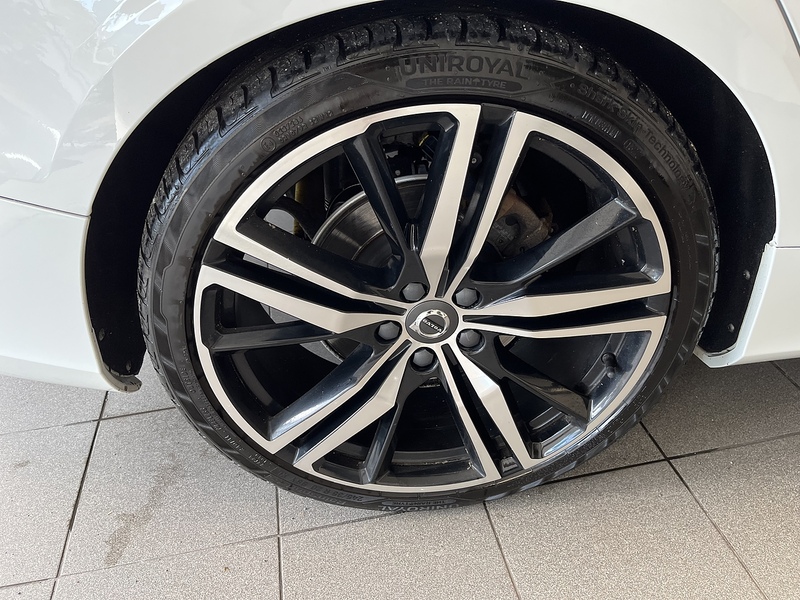 Volvo 2.0 D4 R-Design Estate 5dr Diesel Auto Euro 6 (s/s) (190 ps)