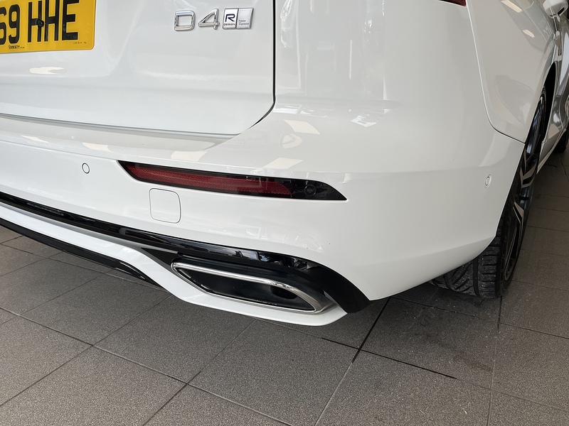 Volvo 2.0 D4 R-Design Estate 5dr Diesel Auto Euro 6 (s/s) (190 ps)