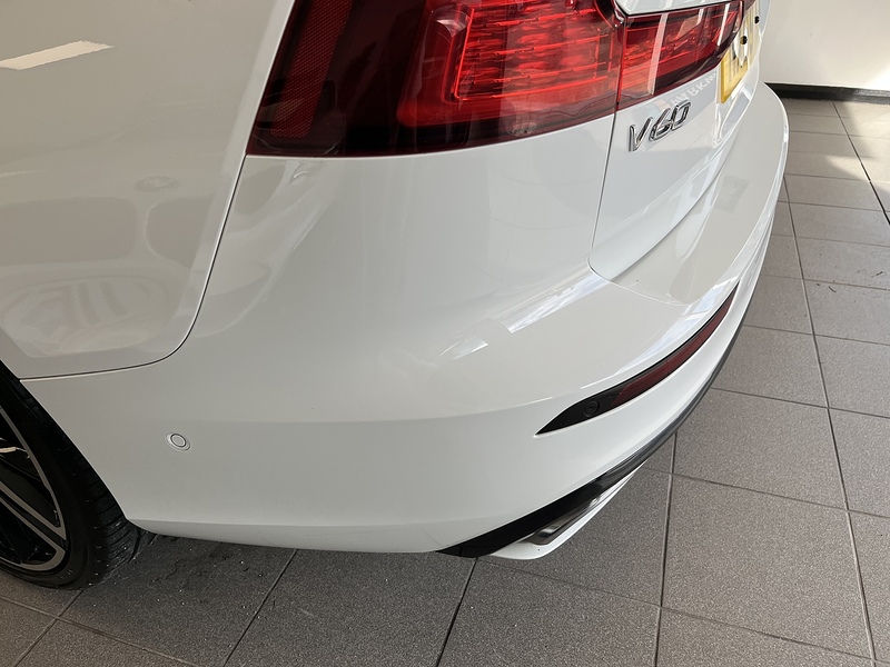 Volvo 2.0 D4 R-Design Estate 5dr Diesel Auto Euro 6 (s/s) (190 ps)