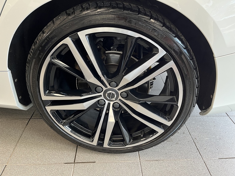 Volvo 2.0 D4 R-Design Estate 5dr Diesel Auto Euro 6 (s/s) (190 ps)