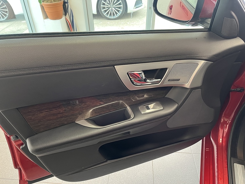 Jaguar 2.2d R-Sport Saloon 4dr Diesel Auto Euro 5 (s/s) (200 ps)