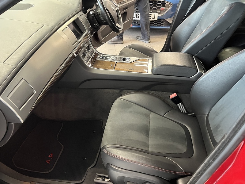 Jaguar 2.2d R-Sport Saloon 4dr Diesel Auto Euro 5 (s/s) (200 ps)