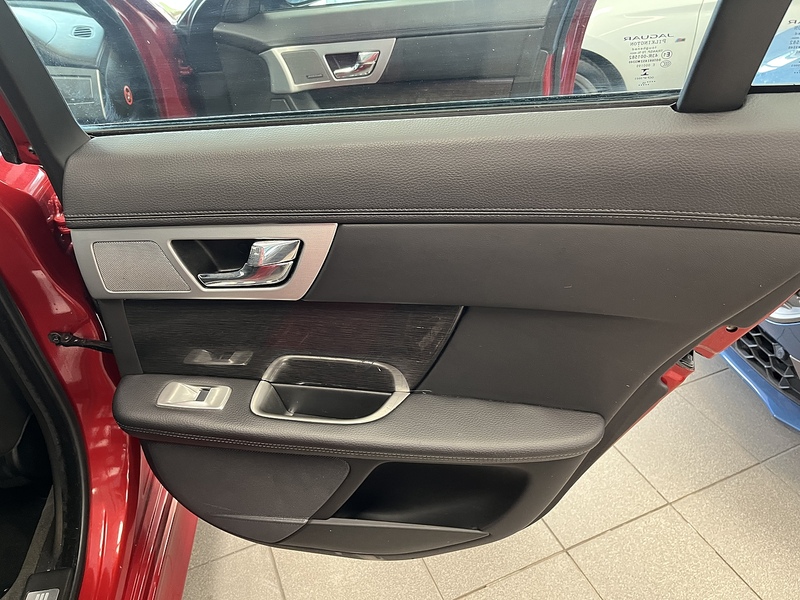 Jaguar 2.2d R-Sport Saloon 4dr Diesel Auto Euro 5 (s/s) (200 ps)