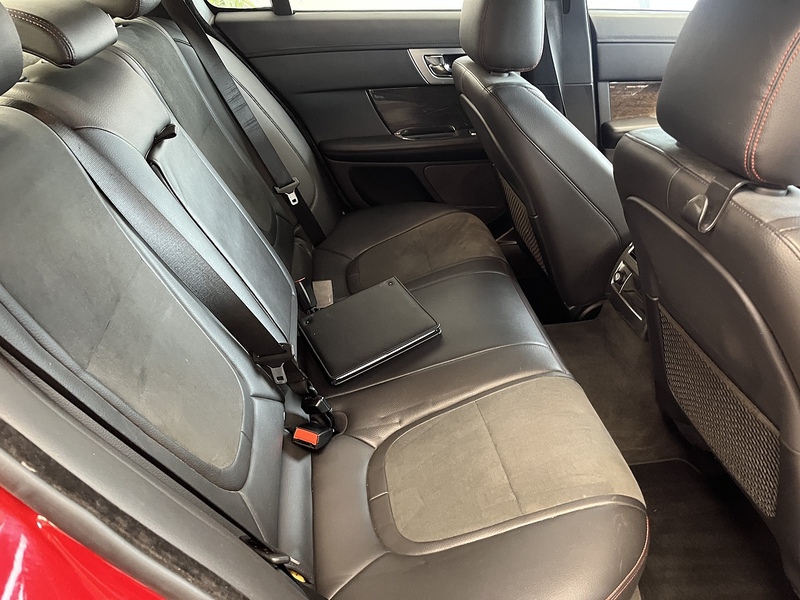 Jaguar 2.2d R-Sport Saloon 4dr Diesel Auto Euro 5 (s/s) (200 ps)