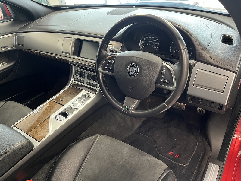 Jaguar 2.2d R-Sport Saloon 4dr Diesel Auto Euro 5 (s/s) (200 ps)