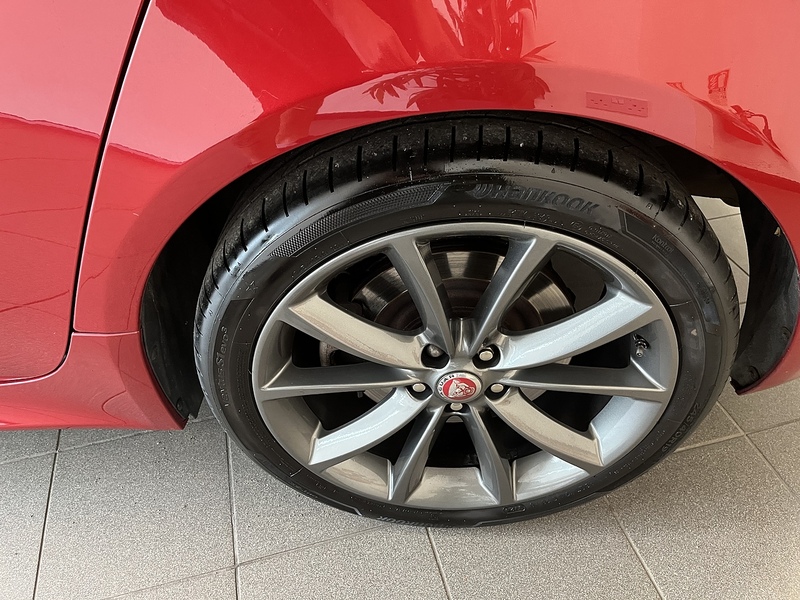 Jaguar 2.2d R-Sport Saloon 4dr Diesel Auto Euro 5 (s/s) (200 ps)