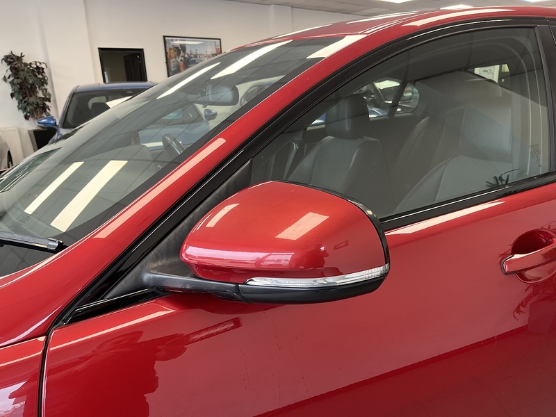 Jaguar 2.2d R-Sport Saloon 4dr Diesel Auto Euro 5 (s/s) (200 ps)