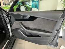 Audi A4 TDI Black Edition - U15116