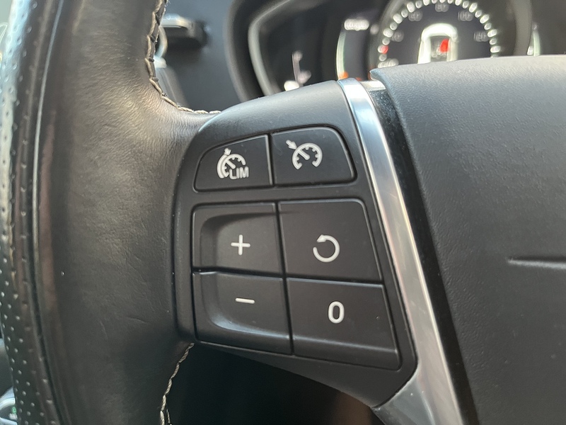 Volvo 2.0 D3 R-Design Hatchback 5dr Diesel Manual Euro 6 (s/s) (150 ps)