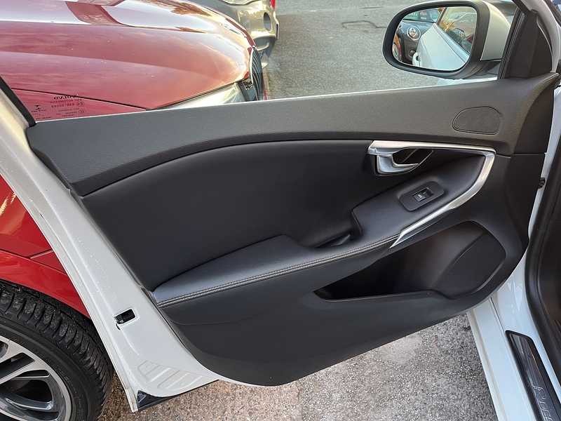 Volvo 2.0 D3 R-Design Hatchback 5dr Diesel Manual Euro 6 (s/s) (150 ps)