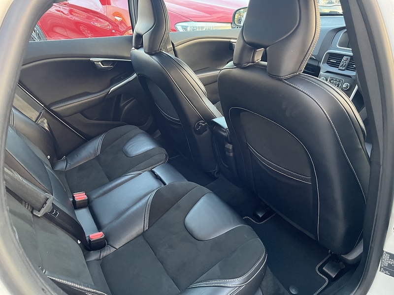 Volvo 2.0 D3 R-Design Hatchback 5dr Diesel Manual Euro 6 (s/s) (150 ps)