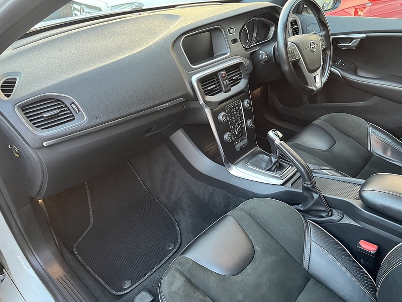 Volvo 2.0 D3 R-Design Hatchback 5dr Diesel Manual Euro 6 (s/s) (150 ps)