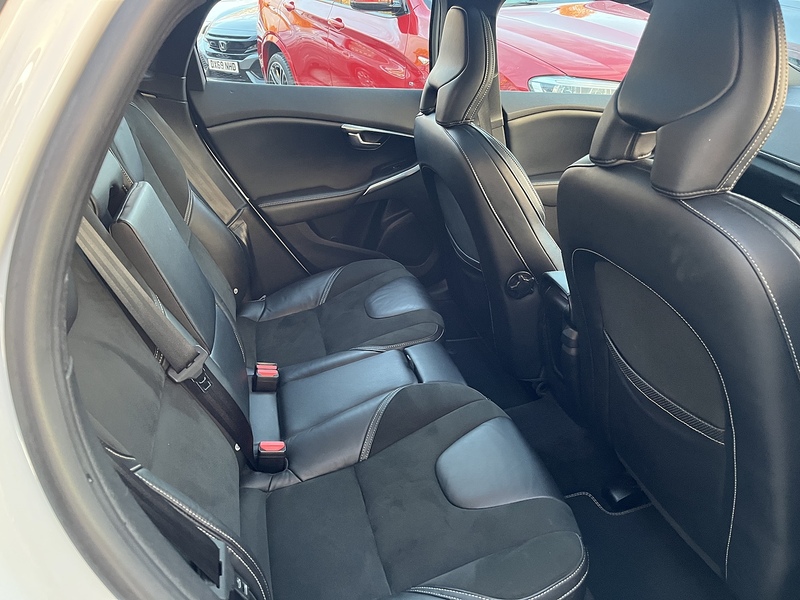 Volvo 2.0 D3 R-Design Hatchback 5dr Diesel Manual Euro 6 (s/s) (150 ps)