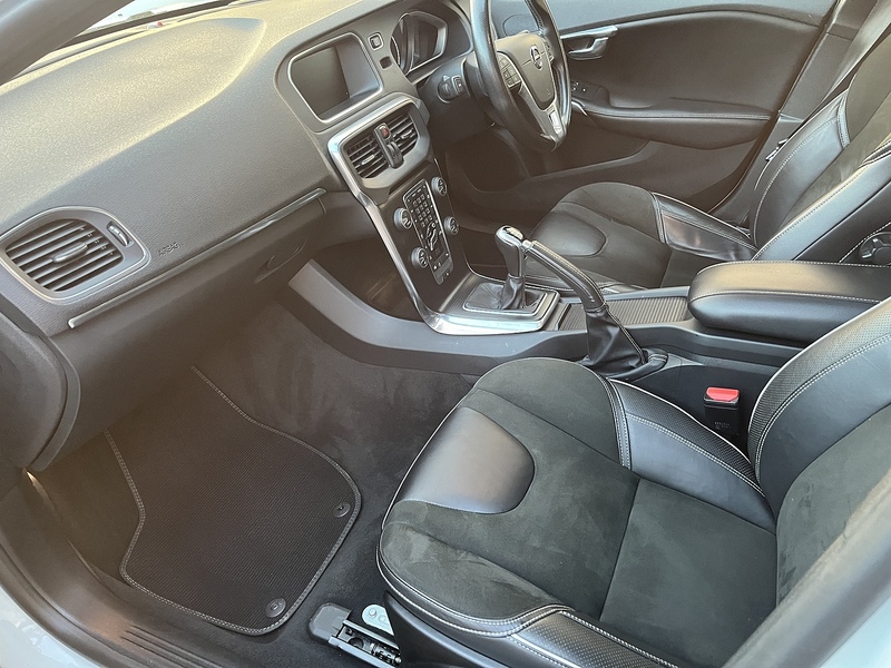 Volvo 2.0 D3 R-Design Hatchback 5dr Diesel Manual Euro 6 (s/s) (150 ps)