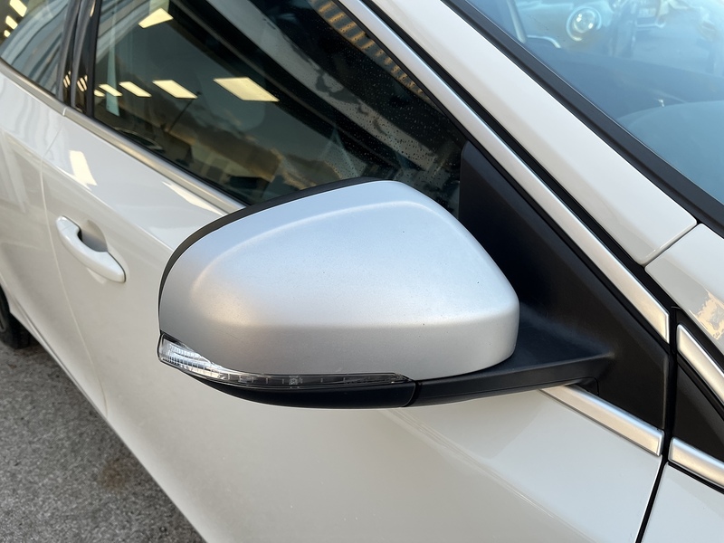 Volvo 2.0 D3 R-Design Hatchback 5dr Diesel Manual Euro 6 (s/s) (150 ps)