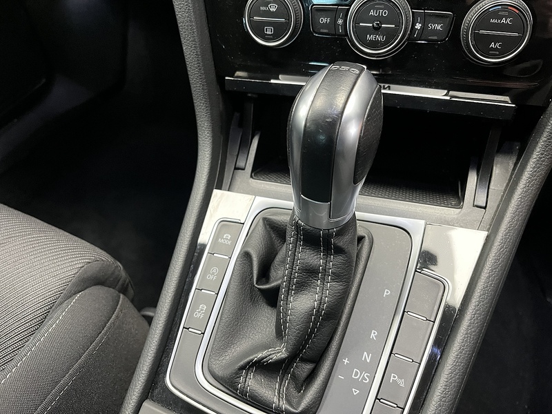 Volkswagen 2.0 TSI R Estate 5dr Petrol DSG 4Motion Euro 6 (s/s) (310 ps)