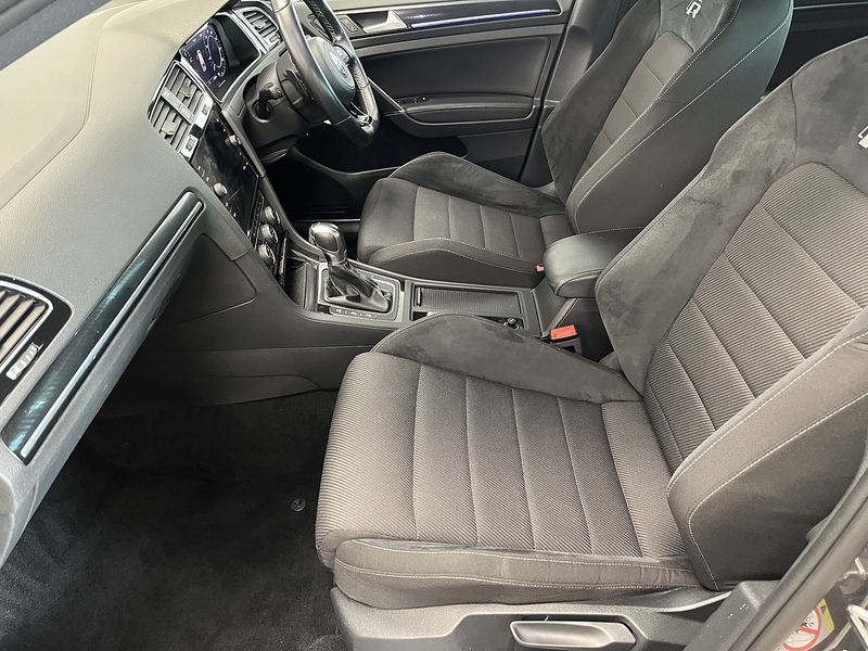 Volkswagen 2.0 TSI R Estate 5dr Petrol DSG 4Motion Euro 6 (s/s) (310 ps)