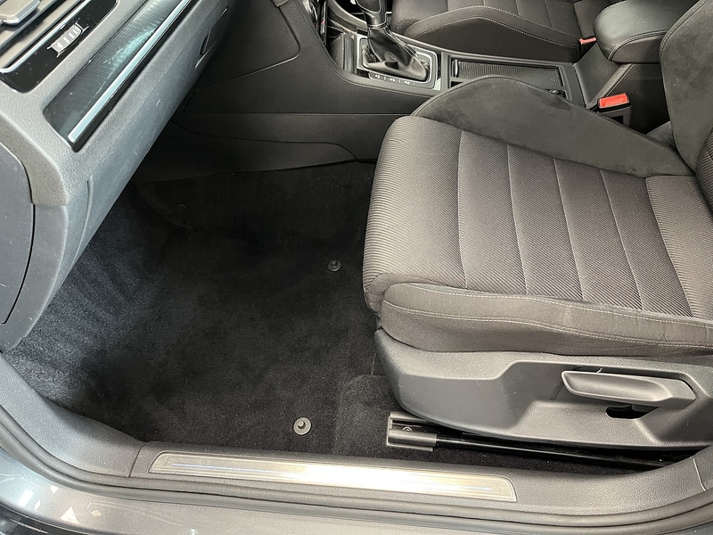 Volkswagen 2.0 TSI R Estate 5dr Petrol DSG 4Motion Euro 6 (s/s) (310 ps)