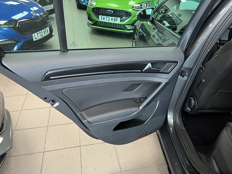 Volkswagen 2.0 TSI R Estate 5dr Petrol DSG 4Motion Euro 6 (s/s) (310 ps)