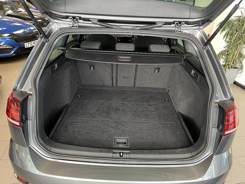 Volkswagen 2.0 TSI R Estate 5dr Petrol DSG 4Motion Euro 6 (s/s) (310 ps)