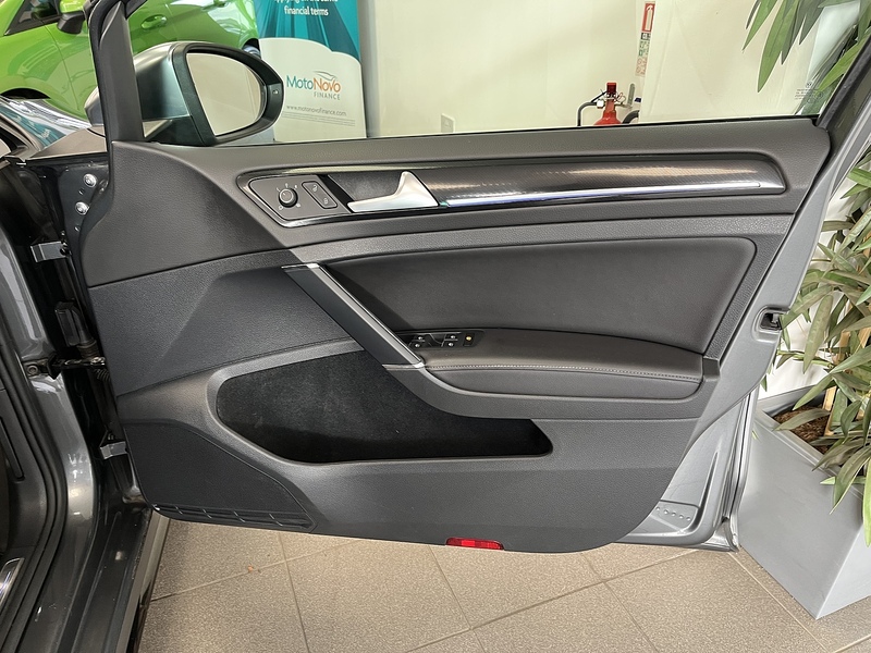 Volkswagen 2.0 TSI R Estate 5dr Petrol DSG 4Motion Euro 6 (s/s) (310 ps)