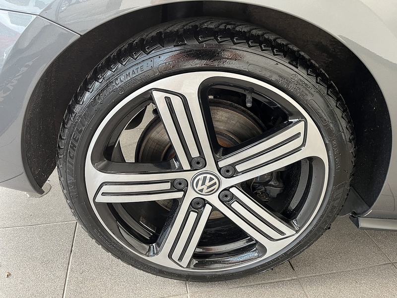 Volkswagen 2.0 TSI R Estate 5dr Petrol DSG 4Motion Euro 6 (s/s) (310 ps)