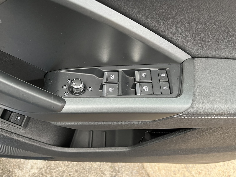 Audi 2.0 TDI 35 S line SUV 5dr Diesel S Tronic Euro 6 (s/s) (150 ps)