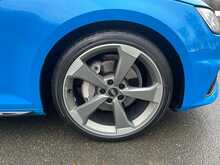 Audi A4 TDI Black Edition - U15202